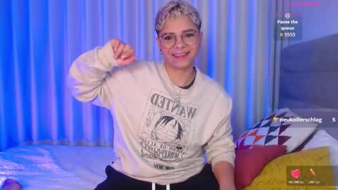 Isabella Mout  online show from November 2025 01:34:01 PM