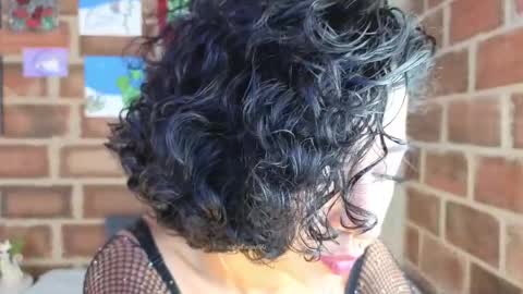 Isabela Paz online show from May 2026 01:06:01 PM