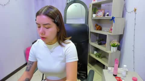 Snapshot of isabellasummer_ chatting on April 2026 01:05:01 PM isebella online show from April 2026 01:05:01 PM