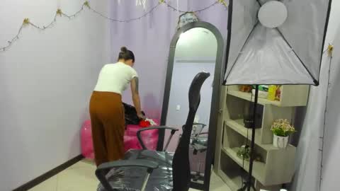 Snapshot of isabellasummer_ chatting on April 2026 01:01:02 PM isebella online show from April 2026 01:01:02 PM