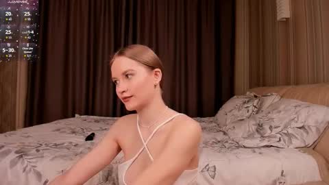 Snapshot of isabellatorrance chatting on September 2025 04:04:02 AM Bella online show from September 2025 04:04:02 AM