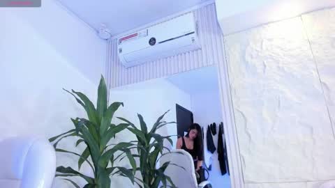 Snapshot of isabellax21 chatting on December 2025 04:30:01 AM Isa online show from December 2025 04:30:01 AM