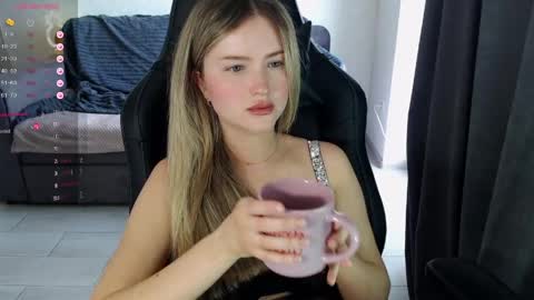 isabelswan online show from May 2026 02:45:02 PM