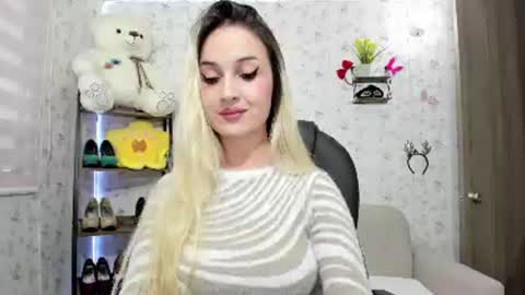 Snapshot of isablonde1 chatting on July 2026 09:30:01 PM ISABELLA online show from July 2026 09:30:01 PM