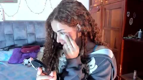 Snapshot of isangel_ chatting on December 2025 02:05:02 AM Isabela online show from December 2025 02:05:02 AM