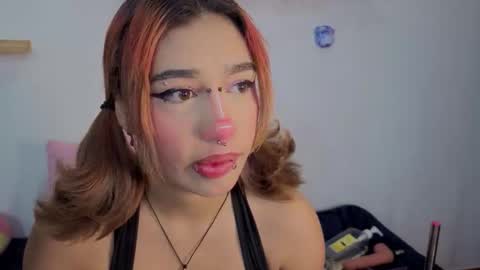 Isisjones18 online show from November 2025 09:22:01 AM