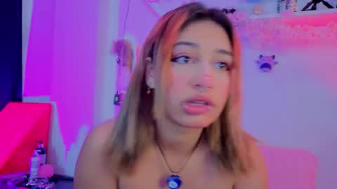 Isisjones18 online show from November 2025 07:38:01 PM