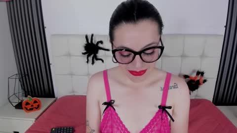 Isis Noir online show from October 2025 07:11:01 PM