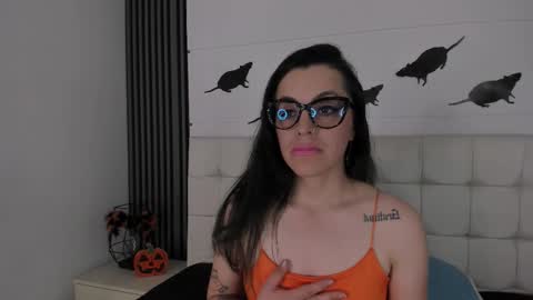 Isis Noir online show from October 2025 07:36:02 PM