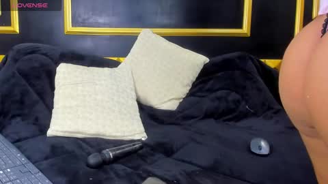 Snapshot of isla_grey chatting on December 2025 08:15:02 PM Isla online show from December 2025 08:15:02 PM