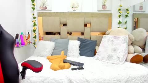 Isla Thompson online show from February 2025 04:09:02 AM