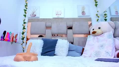 Isla Thompson online show from March 2025 09:05:02 AM