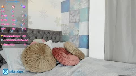 Snapshot of islaa_bluee chatting on April 2026 04:46:01 AM Isla Blue online show from April 2026 04:46:01 AM