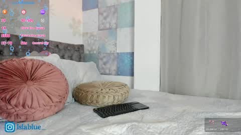 Snapshot of islaa_bluee chatting on April 2026 02:00:01 AM Isla Blue online show from April 2026 02:00:01 AM