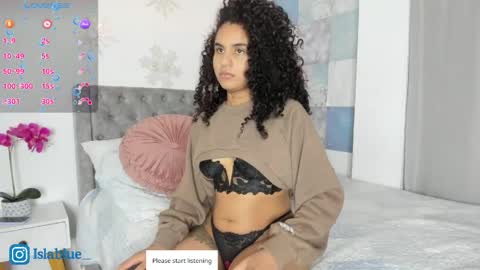 Snapshot of islaa_bluee chatting on April 2026 02:45:02 AM Isla Blue online show from April 2026 02:45:02 AM