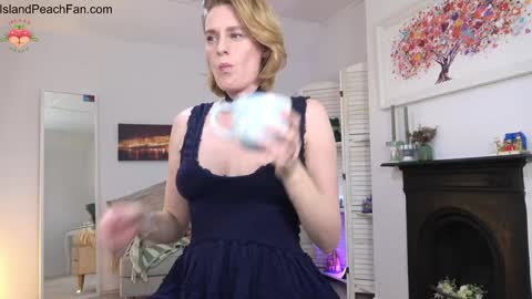 Lou  Peaches online show from November 2025 02:15:01 PM