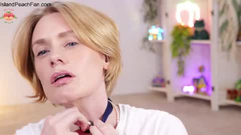 Lou  Peaches online show from June 2026 08:02:01 PM