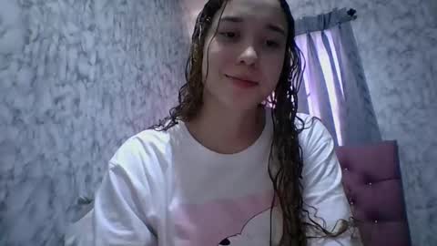 Snapshot of issa30213 chatting on January 2025 09:43:01 PM Issa online show from January 2025 09:43:01 PM