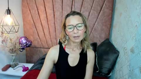 Snapshot of issa_milf__ chatting on November 2025 02:05:04 PM ISSA MILF online show from November 2025 02:05:04 PM