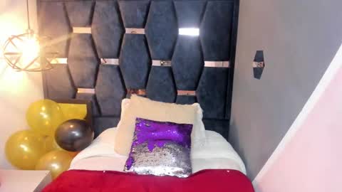 Snapshot of issa_milf__ chatting on November 2025 04:06:01 PM ISSA MILF online show from November 2025 04:06:01 PM