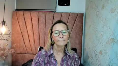 Snapshot of issa_milf__ chatting on November 2025 12:13:01 PM ISSA MILF online show from November 2025 12:13:01 PM