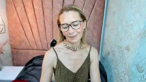 Snapshot of issa_milf__ chatting on December 2025 01:16:02 PM ISSA MILF online show from December 2025 01:16:02 PM