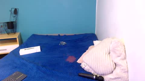 Issa  online show from February 2025 03:38:01 PM