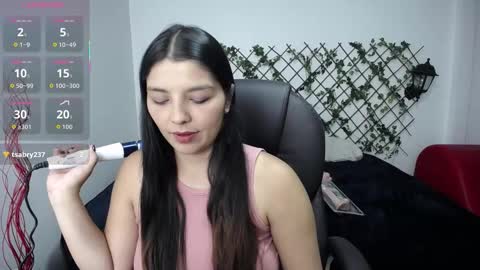 Issa  online show from November 2025 02:06:02 PM