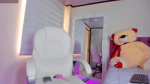 Isa  online show from September 2025 06:51:02 PM