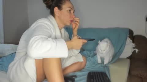 Issabelle online show from November 2025 06:24:01 AM