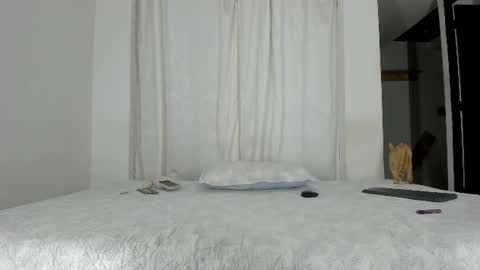Snapshot of issalovexxx chatting on June 2026 06:27:02 AM Isabella online show from June 2026 06:27:02 AM