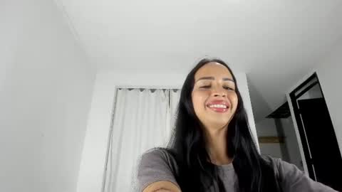 Snapshot of issalovexxx chatting on June 2026 10:15:01 AM Isabella online show from June 2026 10:15:01 AM