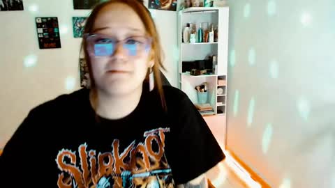 Yiz online show from December 2024 04:09:01 AM