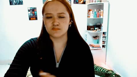 Yiz online show from December 2024 01:06:01 AM