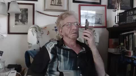 Snapshot of isubmissiveslut chatting on April 2026 01:17:02 AM ImYourBitch online show from April 2026 01:17:02 AM