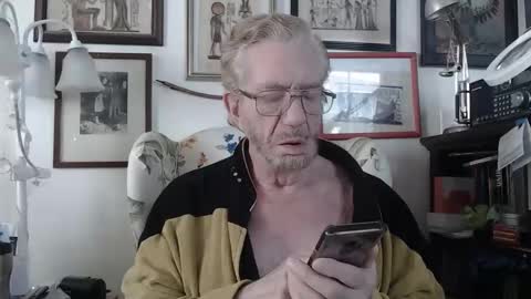 Snapshot of isubmissiveslut chatting on April 2026 06:35:01 PM ImYourBitch online show from April 2026 06:35:01 PM