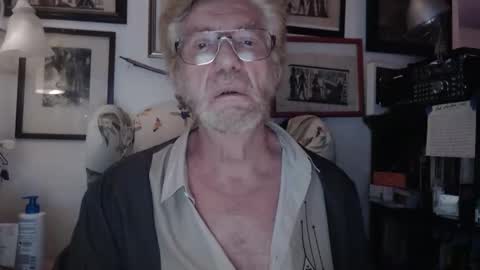 Snapshot of isubmissiveslut chatting on May 2026 03:02:01 AM ImYourBitch online show from May 2026 03:02:01 AM