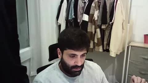 italianboybcn online show from November 2025 10:53:02 PM