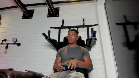 Italo Moore online show from October 2025 11:35:01 AM