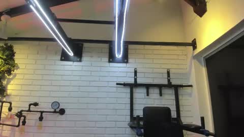 Italo Moore online show from November 2025 11:09:02 AM