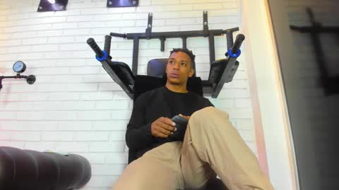 Italo Moore online show from December 2025 12:14:01 PM