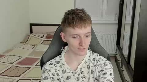 Snapshot of ithan_red chatting on September 2025 03:01:01 PM Ethan online show from September 2025 03:01:01 PM