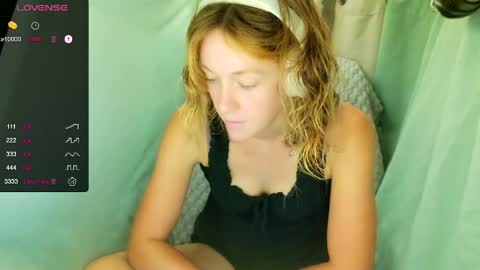 Snapshot of its_lily chatting on April 2026 11:18:02 PM Lily online show from April 2026 11:18:02 PM