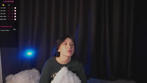 Sophie online show from November 2025 09:17:01 PM