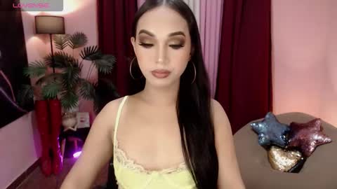 Sofia online show from November 2025 06:52:02 PM