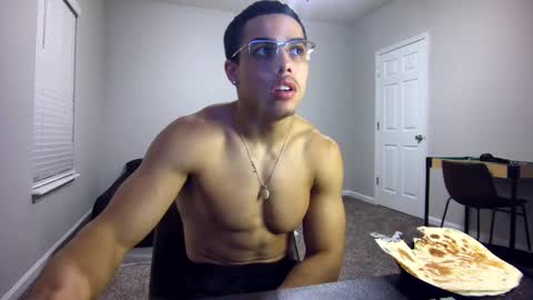 Snapshot of itstarzan chatting on December 2024 01:48:02 AM TARZAN online show from December 2024 01:48:02 AM