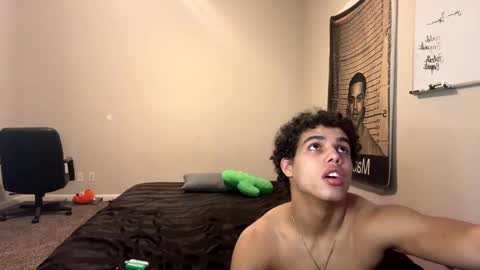 Snapshot of itstarzan chatting on November 2025 08:14:01 AM TARZAN online show from November 2025 08:14:01 AM