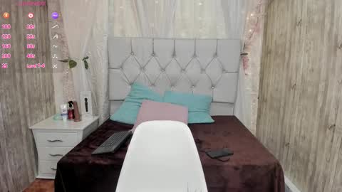 Itsuki N online show from November 2025 01:22:01 PM