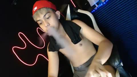 Snapshot of itsyourcummerboy_xx chatting on June 2026 09:14:01 AM Kyle online show from June 2026 09:14:01 AM