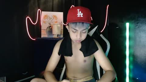 Snapshot of itsyourcummerboy_xx chatting on June 2026 05:43:02 PM Kyle online show from June 2026 05:43:02 PM